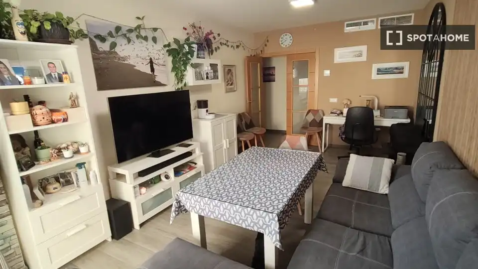 Sala de estar de Apartamento para compartir en Vélez-Málaga con Aire acondicionado, Terraza y Amueblado
