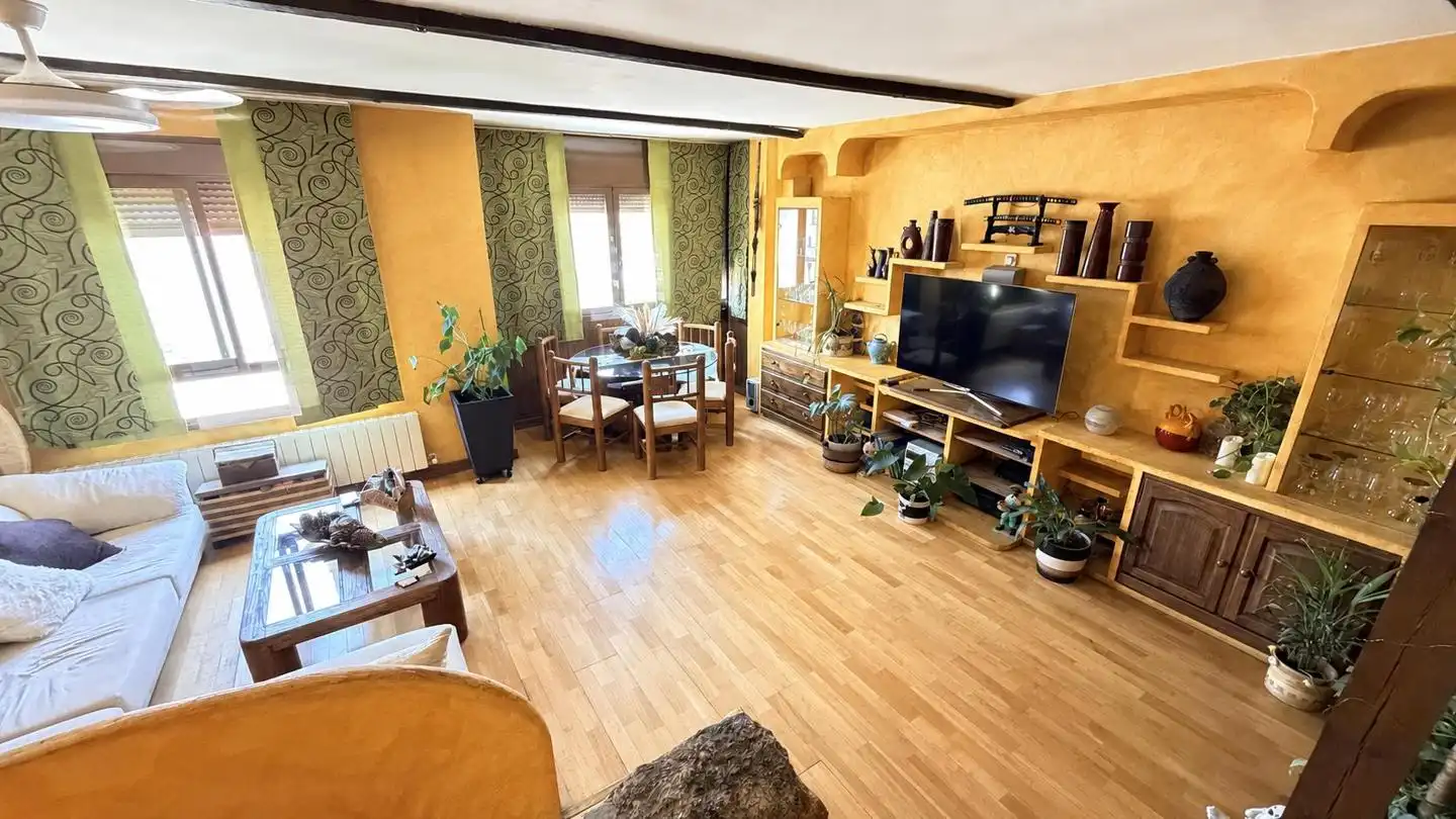 Sala de estar de Dúplex en venta en Madrid con Aire acondicionado, Calefacción y Parquet