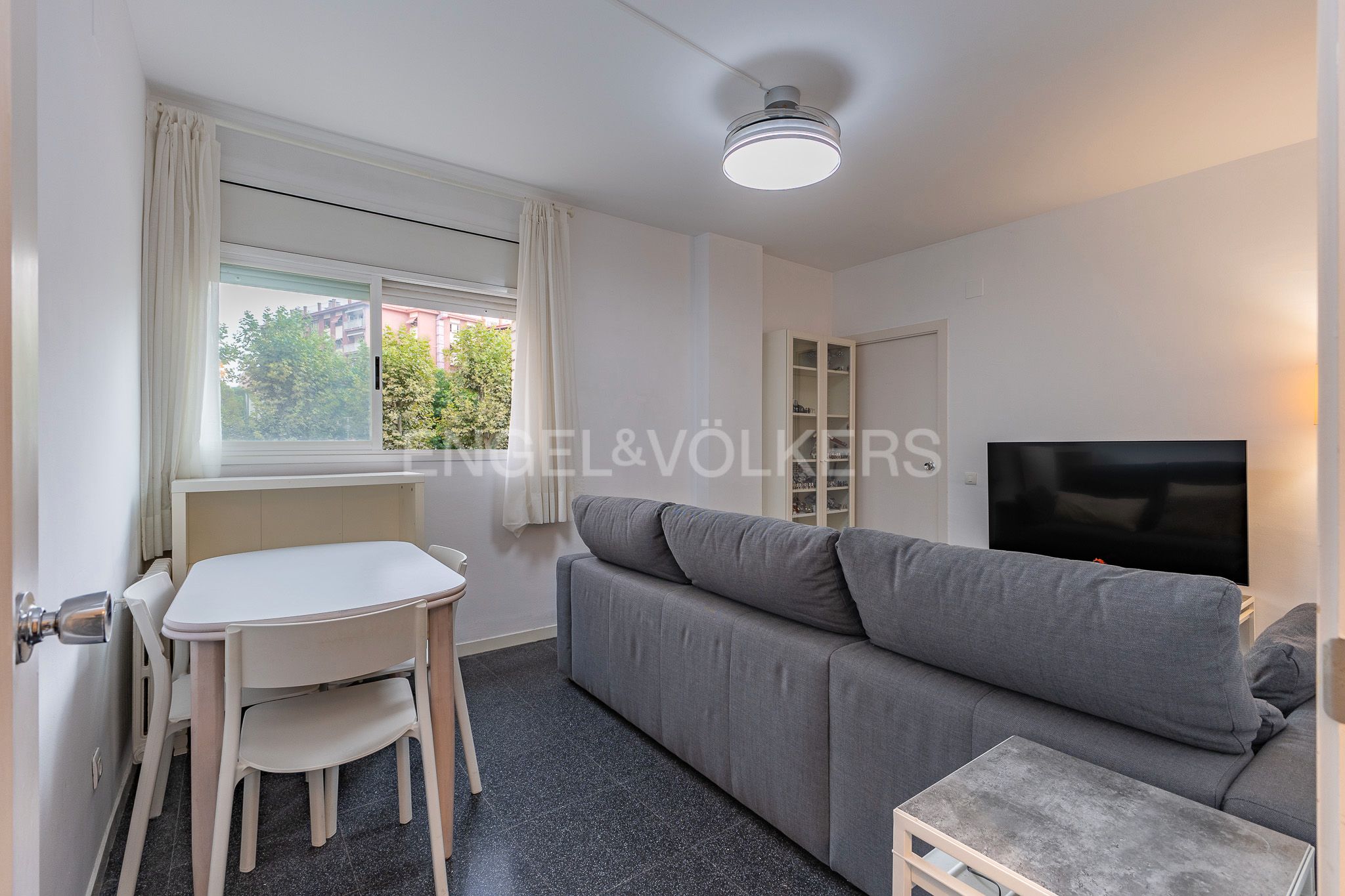 Sala d'estar de Apartament en venda en Sant Cugat del Vallès amb Calefacció