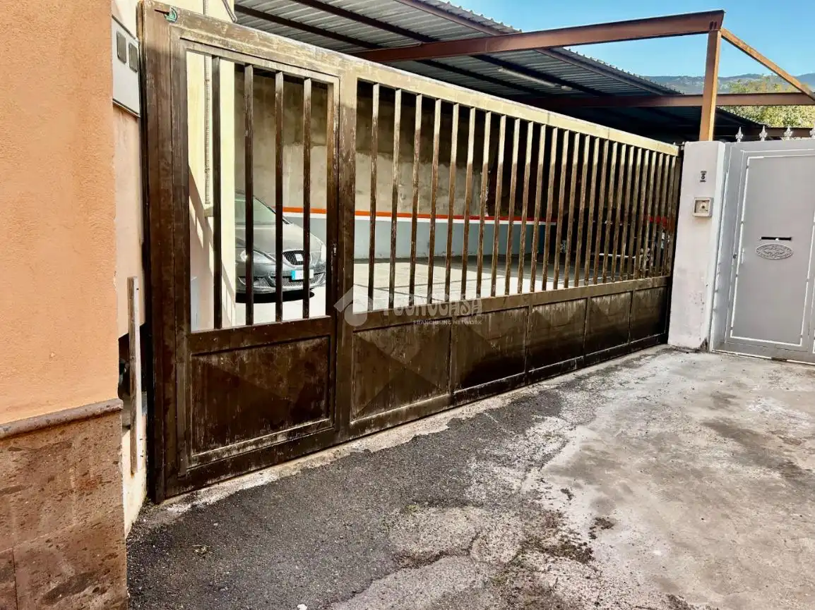 Parkplatz von Garage zum Verkauf in Arafo
