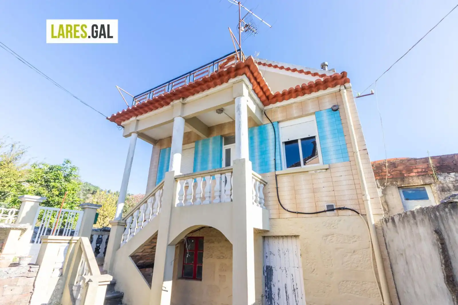 Vista exterior de Casa o xalet en venda en Cangas  amb Terrassa