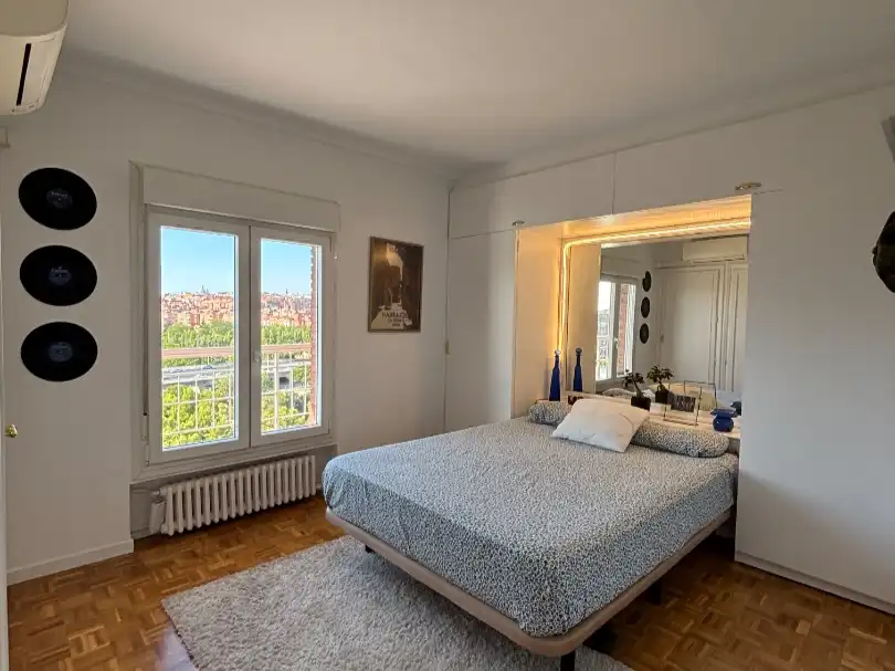 Schlafzimmer von Wohnung zur untervermieten in Madrid mit Klimaanlage, Heizung und Parkett