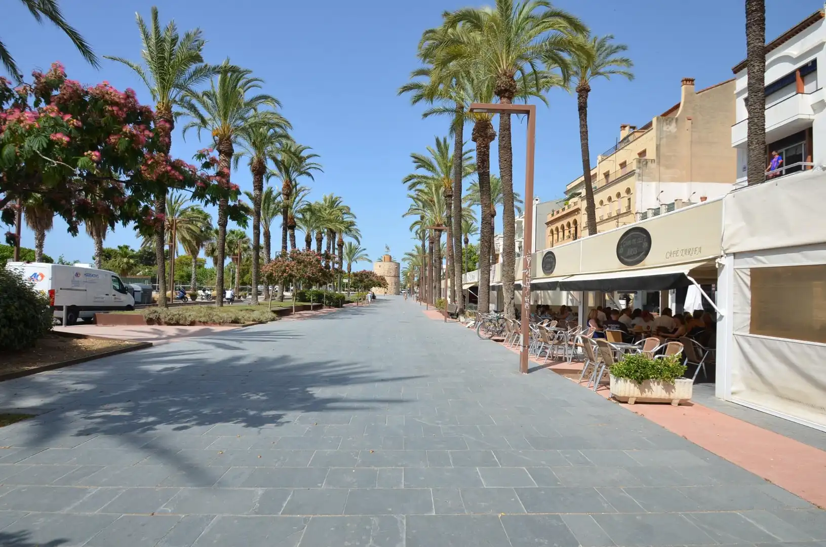 Locale commerciale in affitto a Paseo del Carme 18