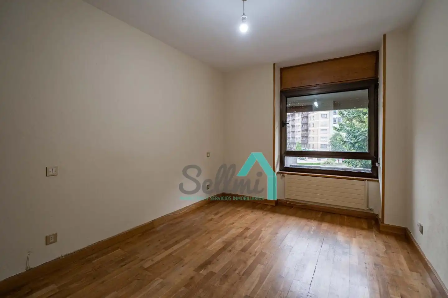 Habitación de Piso en venta en Oviedo  con Calefacción, Parquet y Terraza