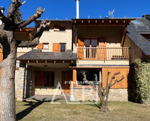 Exterior view of Single-family semi-detached for sale in Urús  with Terrace and Balcony