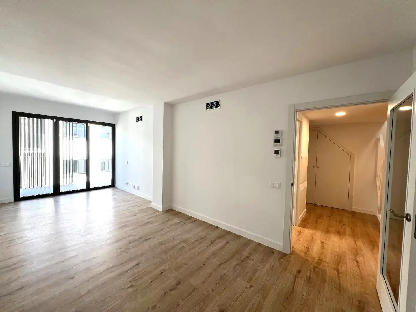 Attic for rent in Girona  with Air Conditioner, Terrace and Storage room