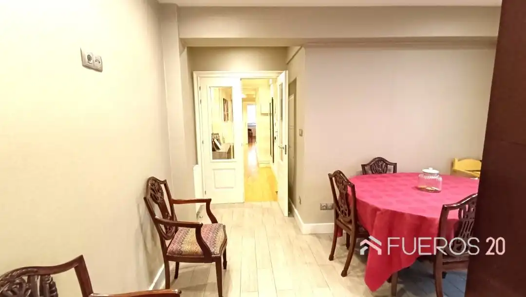 Comedor de Piso en venta en Barakaldo  con Calefacción, Terraza y Balcón
