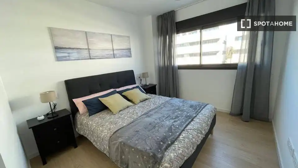 Dormitori de Apartament per a compartir en Torremolinos amb Aire condicionat, Terrassa i Moblat