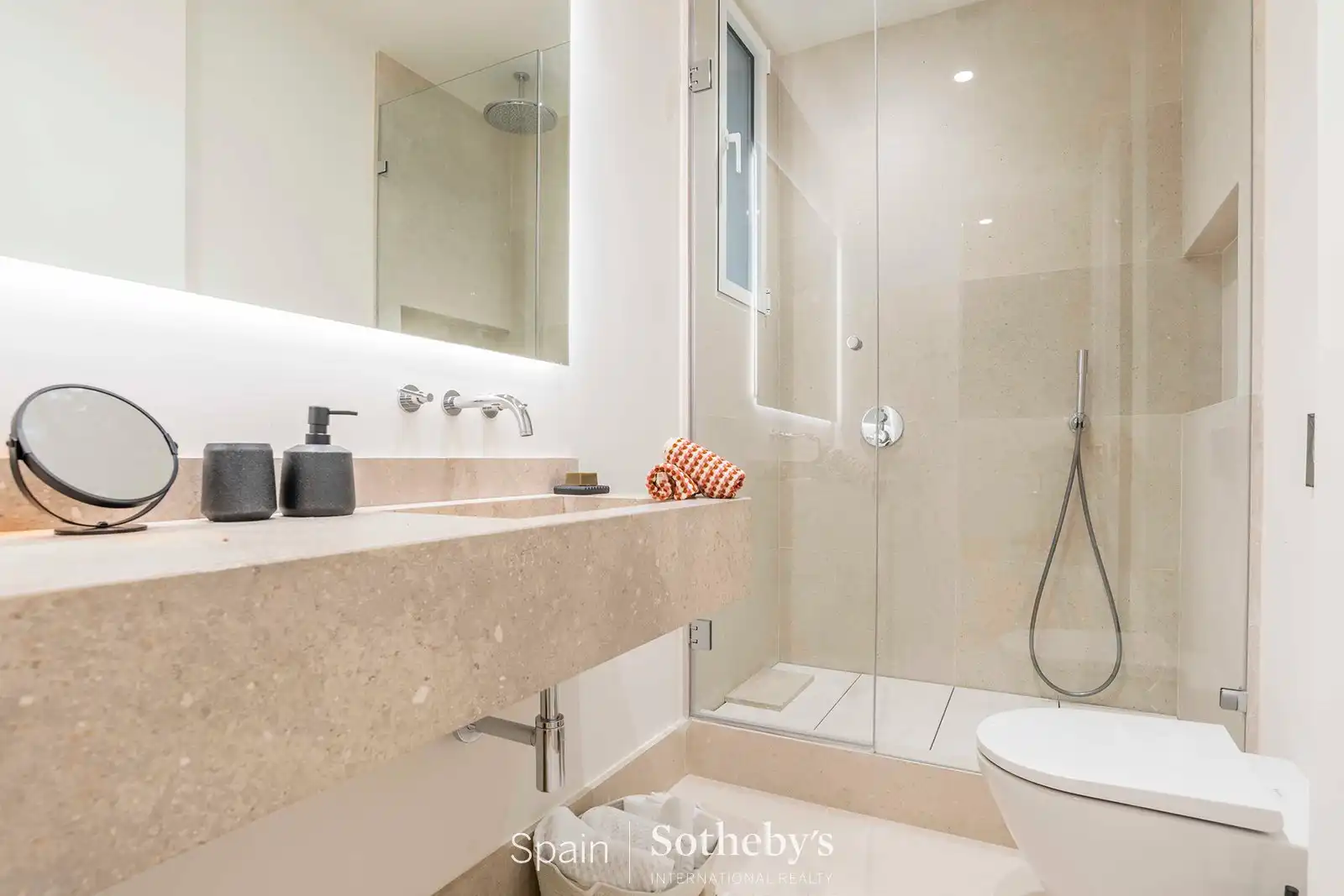 Baño de Apartamento en venta en Madrid con Aire acondicionado, Calefacción y Trastero