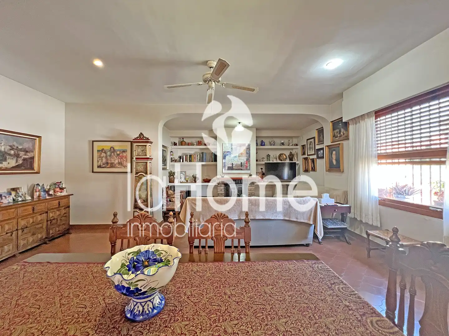 Sala d'estar de Casa o xalet en venda en Paterna amb Aire condicionat, Jardí privat i Terrassa