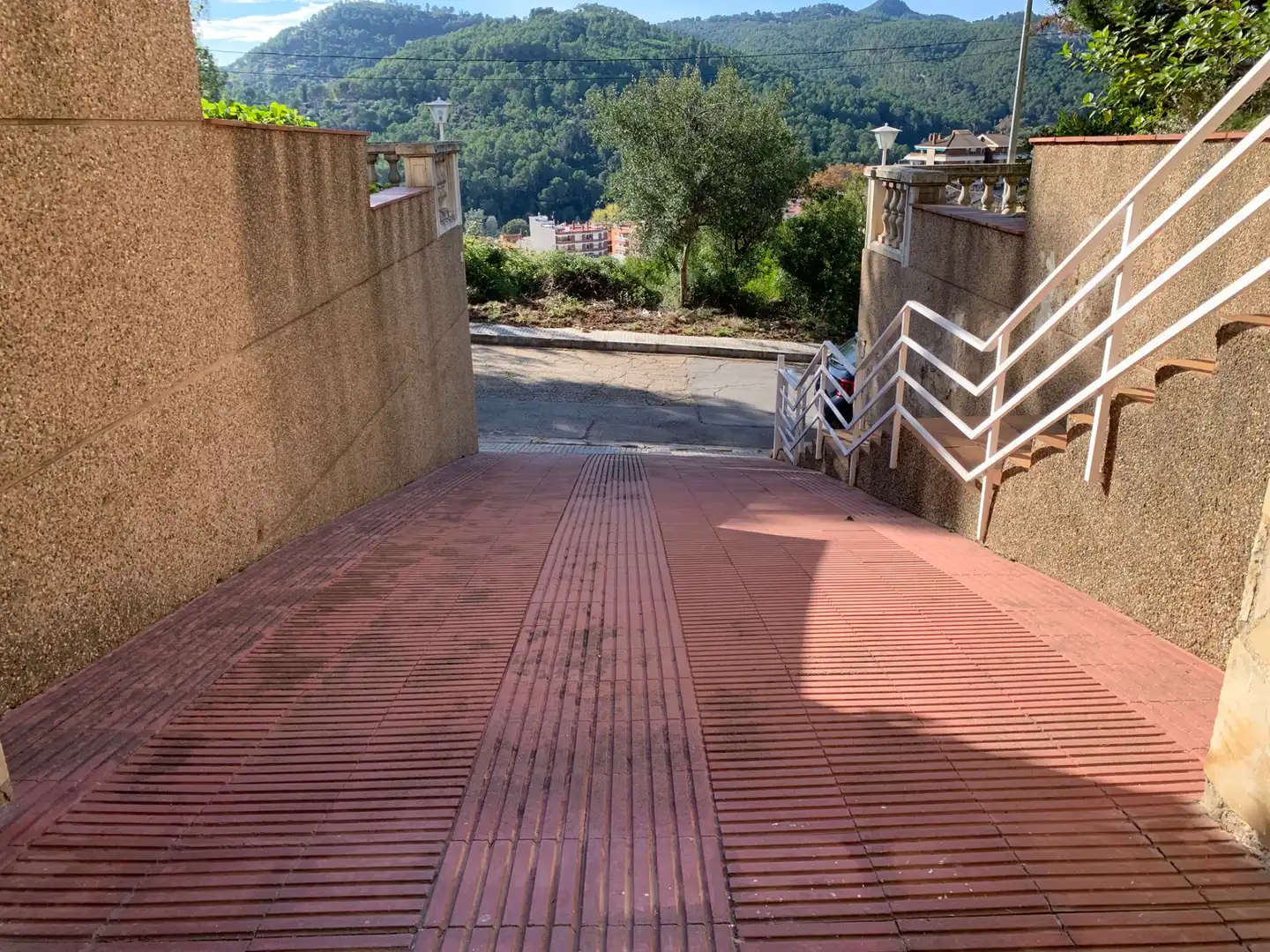 Vista exterior de Casa o xalet en venda en La Palma de Cervelló amb Aire condicionat, Calefacció i Jardí privat