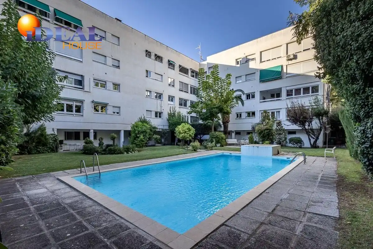 Pis amb piscina en venda a Genil, imagen 3