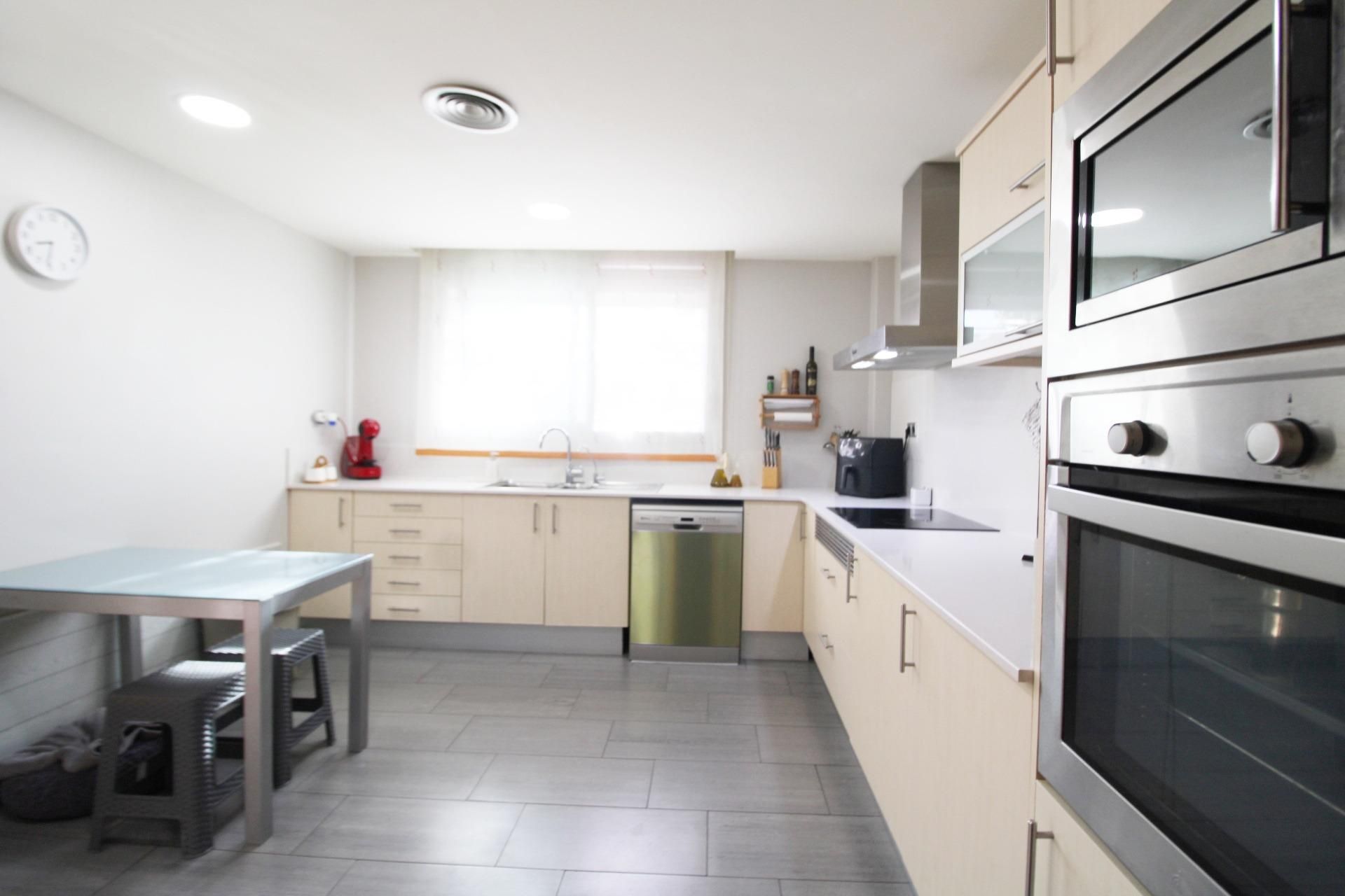 Cocina de Casa adosada en venta en El Vendrell con Jardín privado, Terraza y Trastero