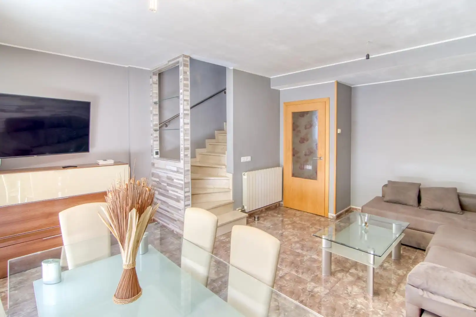 Casa adosada en venta en Figueres con Calefacción, Jardín privado y Balcón