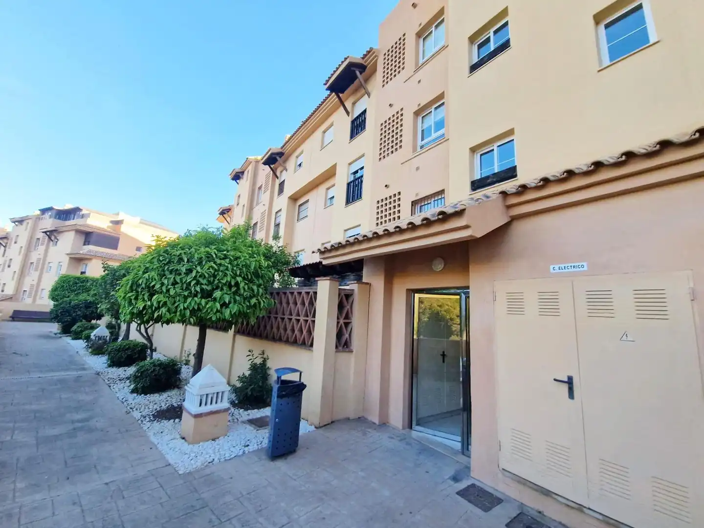 Außenansicht von Wohnung zum Verkauf in Rincón de la Victoria mit Klimaanlage, Heizung und Terrasse