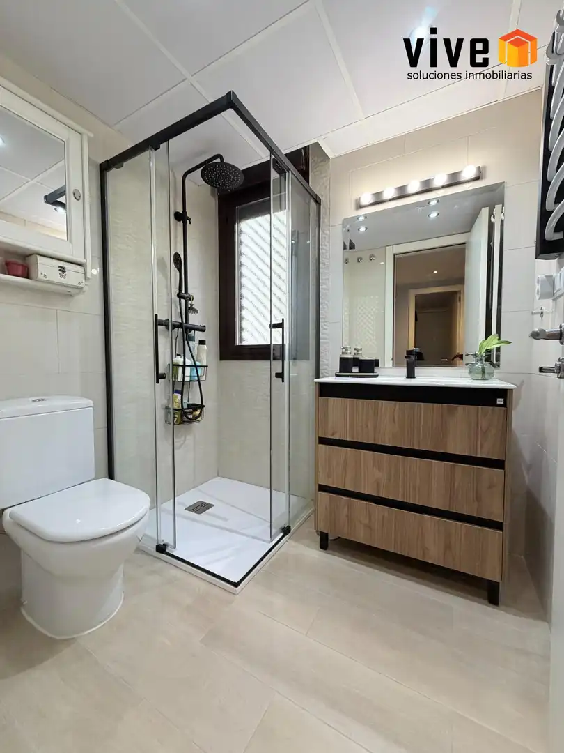 Baño de Piso en venta en Guillena con Aire acondicionado, Calefacción y Terraza