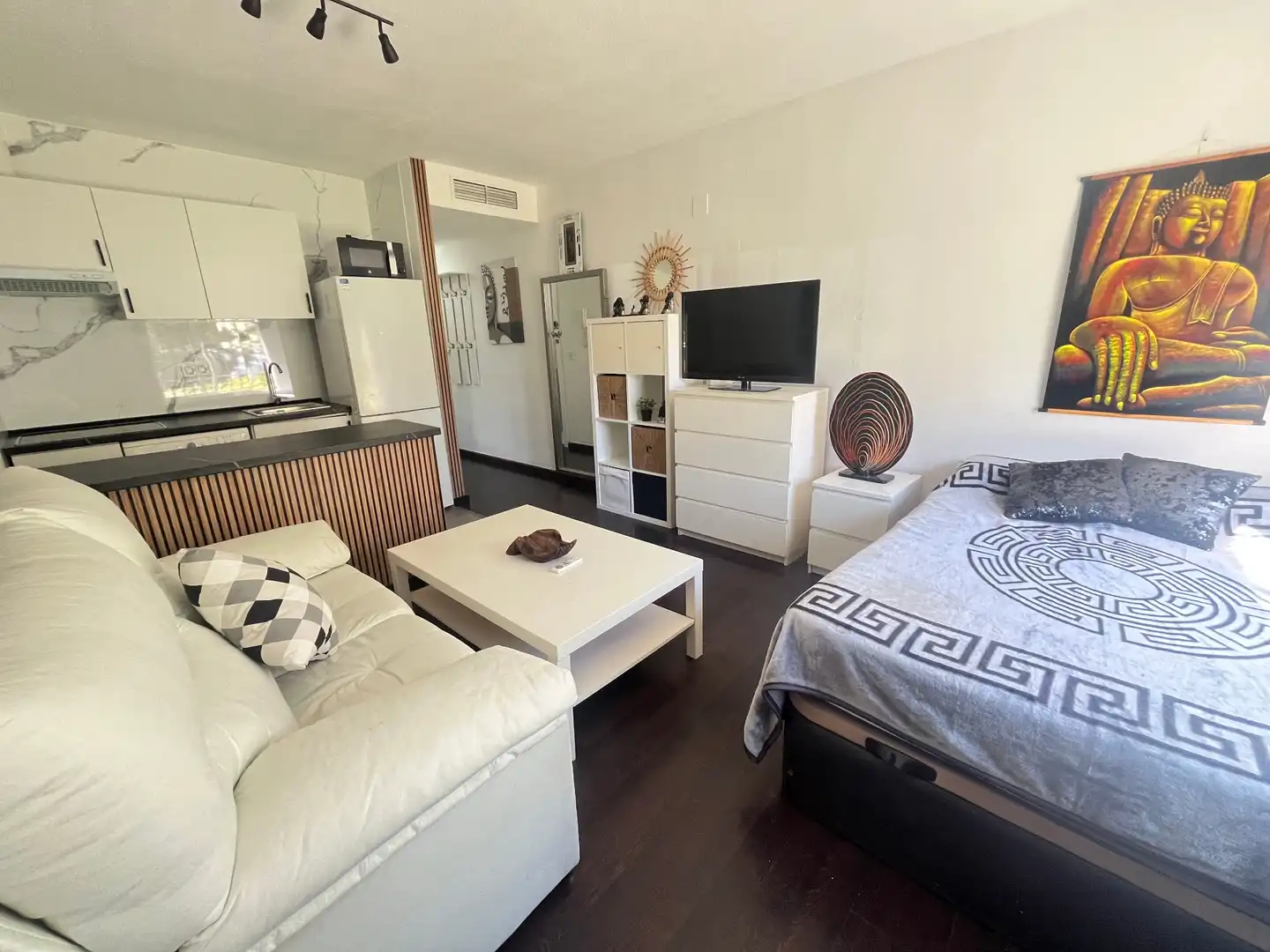 Sala de estar de Estudio en venta en Marbella con Amueblado, Lavadora y Piscina comunitaria