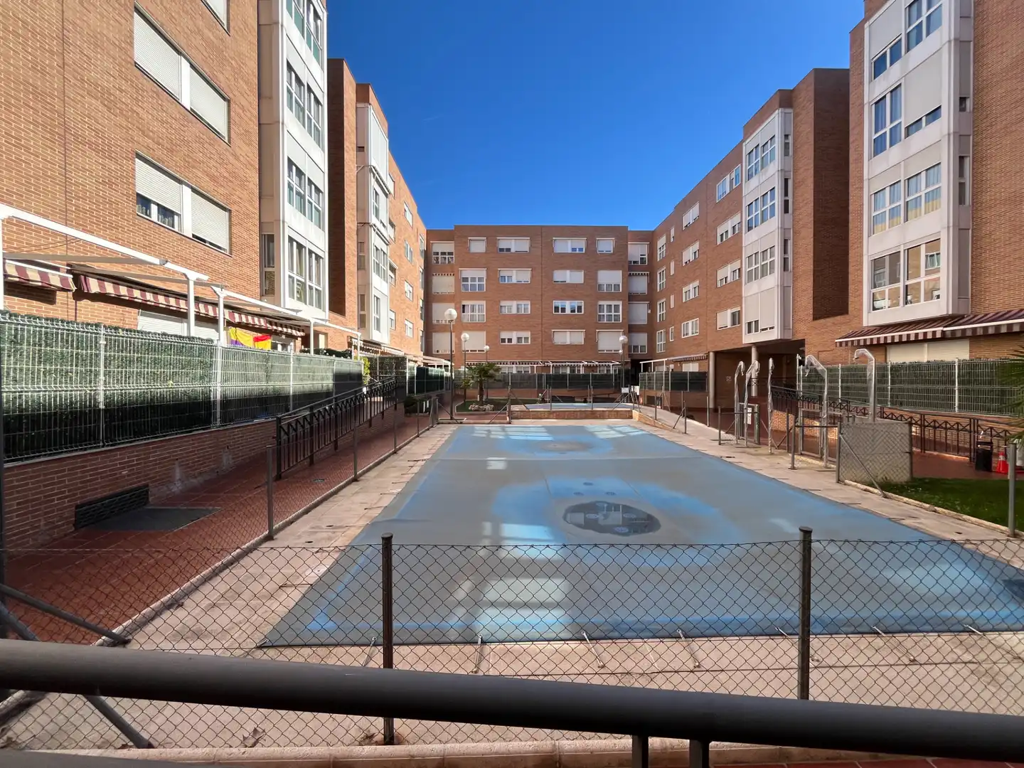 Exterior view of Flat for sale in Torrejón de Ardoz  with Air Conditioner, Heating and Private garden