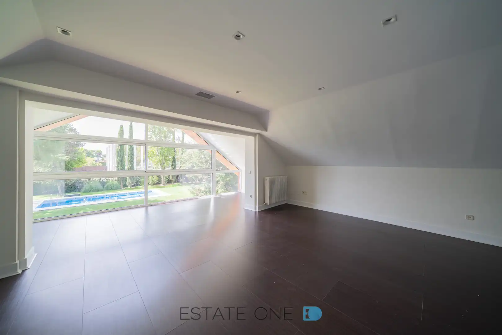 Vista exterior de Casa o chalet de alquiler en Madrid con Aire acondicionado, Calefacción y Jardín privado