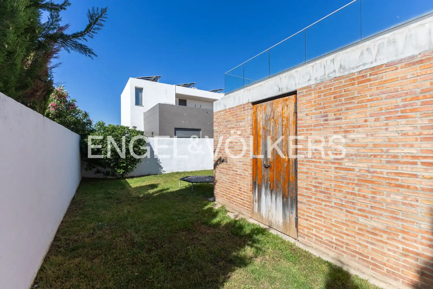 Vista exterior de Casa o chalet en venta en L'Eliana con Aire acondicionado, Calefacción y Jardín privado