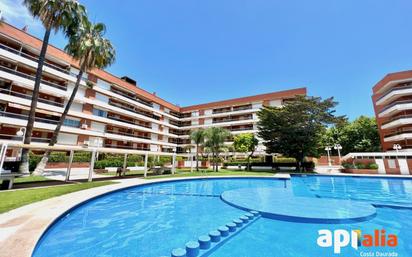 Schwimmbecken von Wohnungen zum verkauf in Salou mit Klimaanlage, Heizung und Terrasse