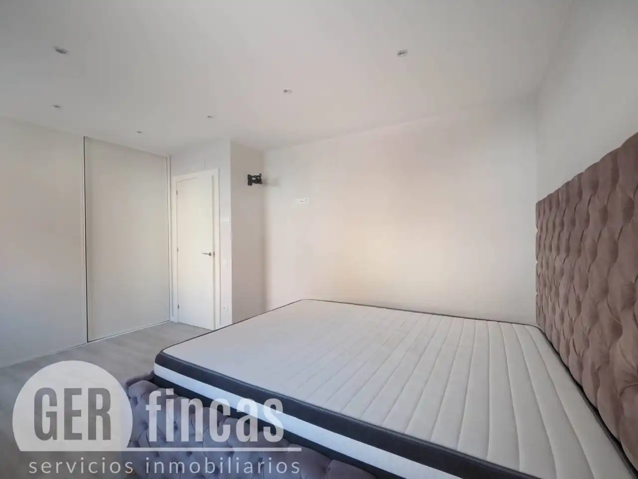 Flat for rent in Calle Josep Llimona, Poble Nou