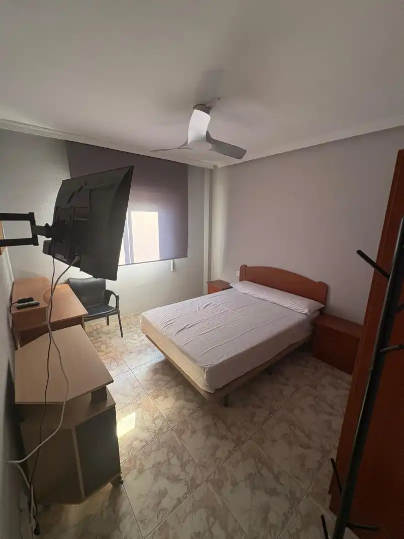 Habitación de Piso para compartir en Plasencia con Aire acondicionado, Amueblado y Balcón