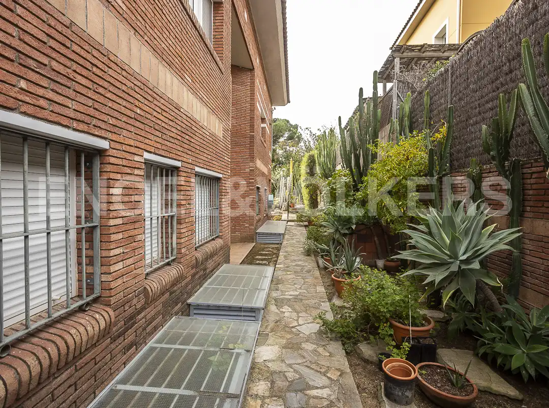 Vista exterior de Casa o xalet en venda en Premià de Dalt amb Aire condicionat, Calefacció i Jardí privat