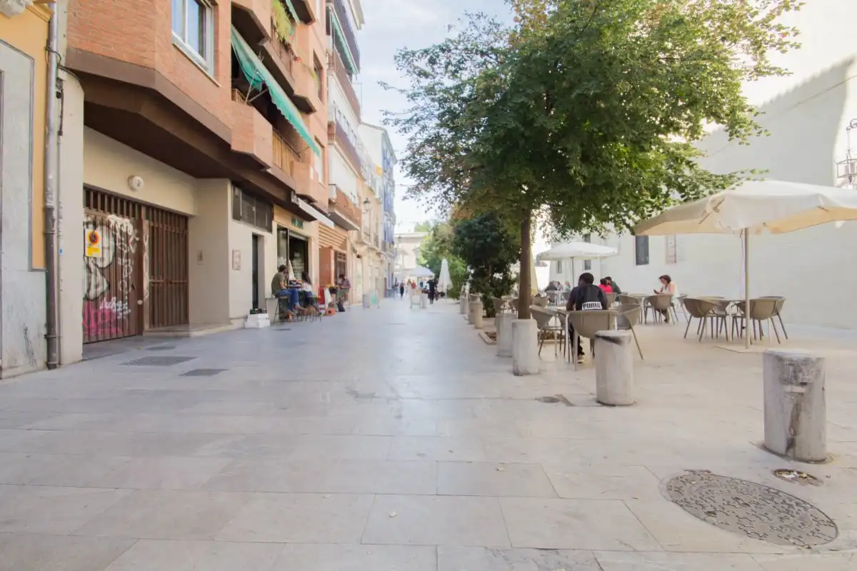 Vista exterior de Local de lloguer en Granada