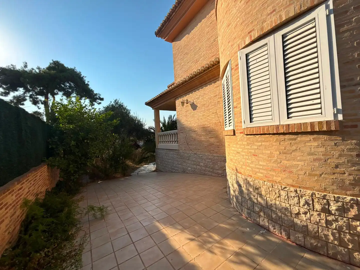 Vista exterior de Casa o xalet en venda en Torrent amb Aire condicionat i Piscina