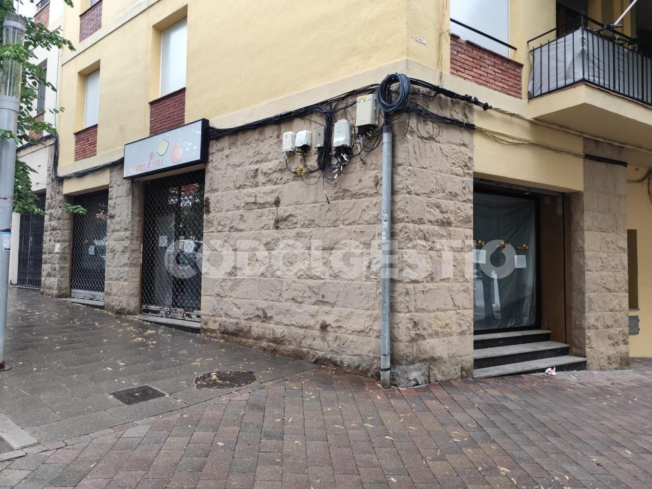 Premises to rent in Montserrat