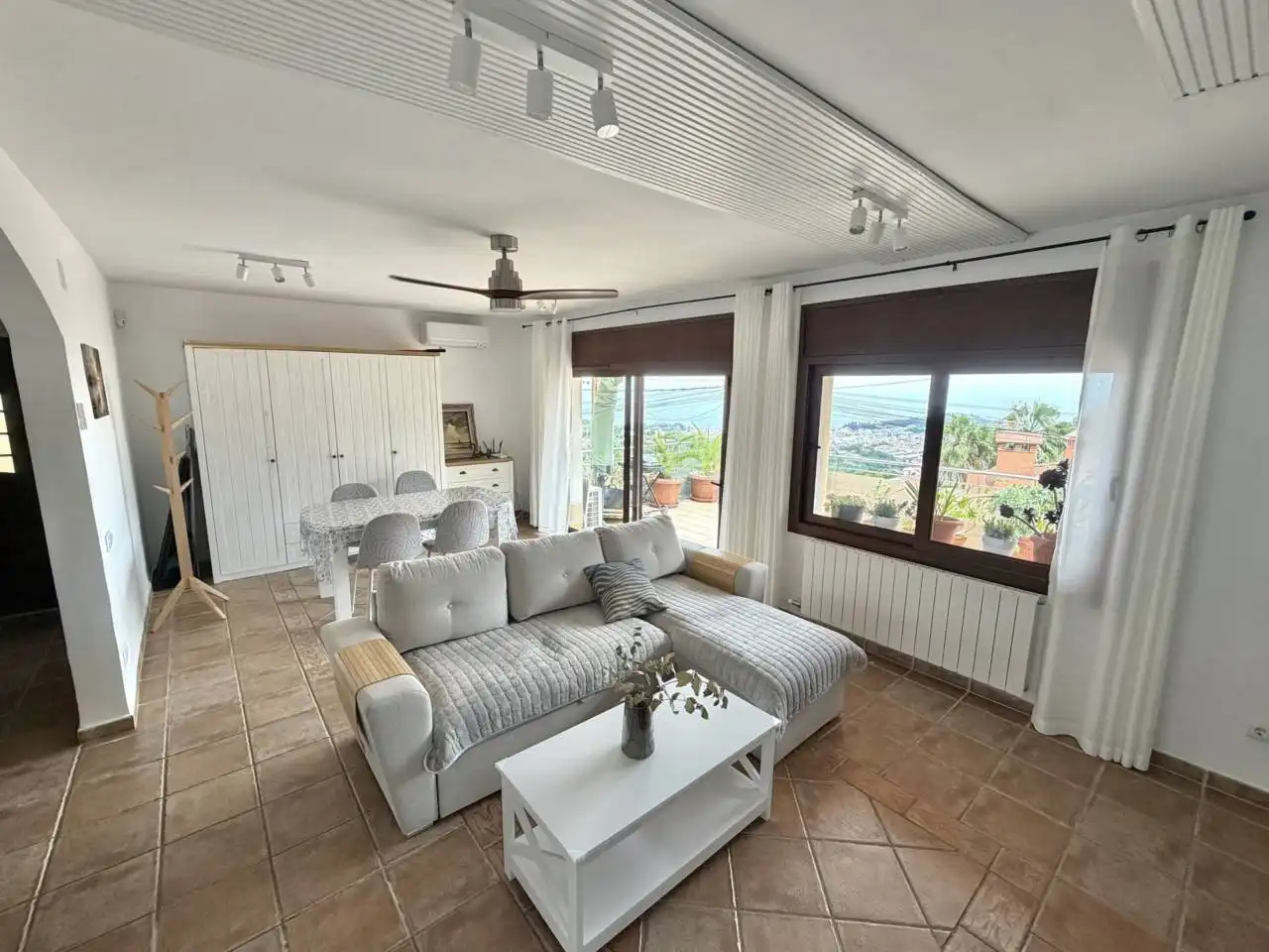 Sala d'estar de Casa o xalet en venda en Lloret de Mar amb Aire condicionat, Calefacció i Jardí privat
