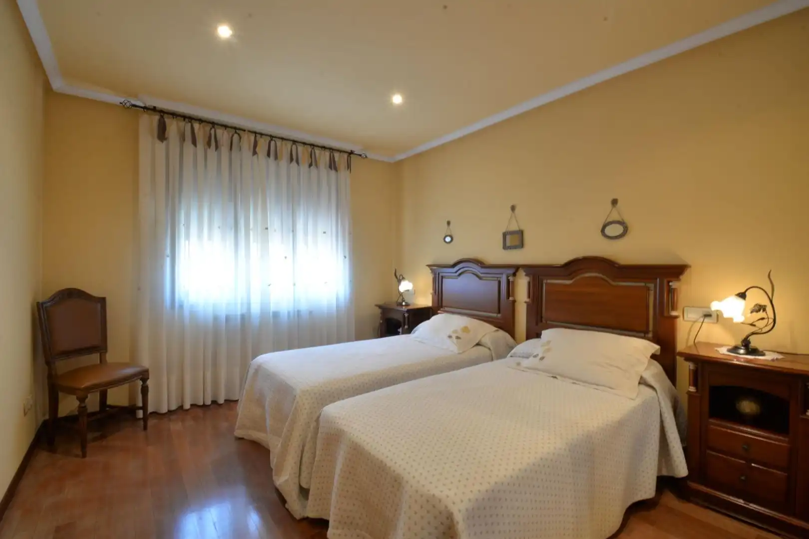 Habitación de Casa o chalet en venta en Oviedo  con Calefacción
