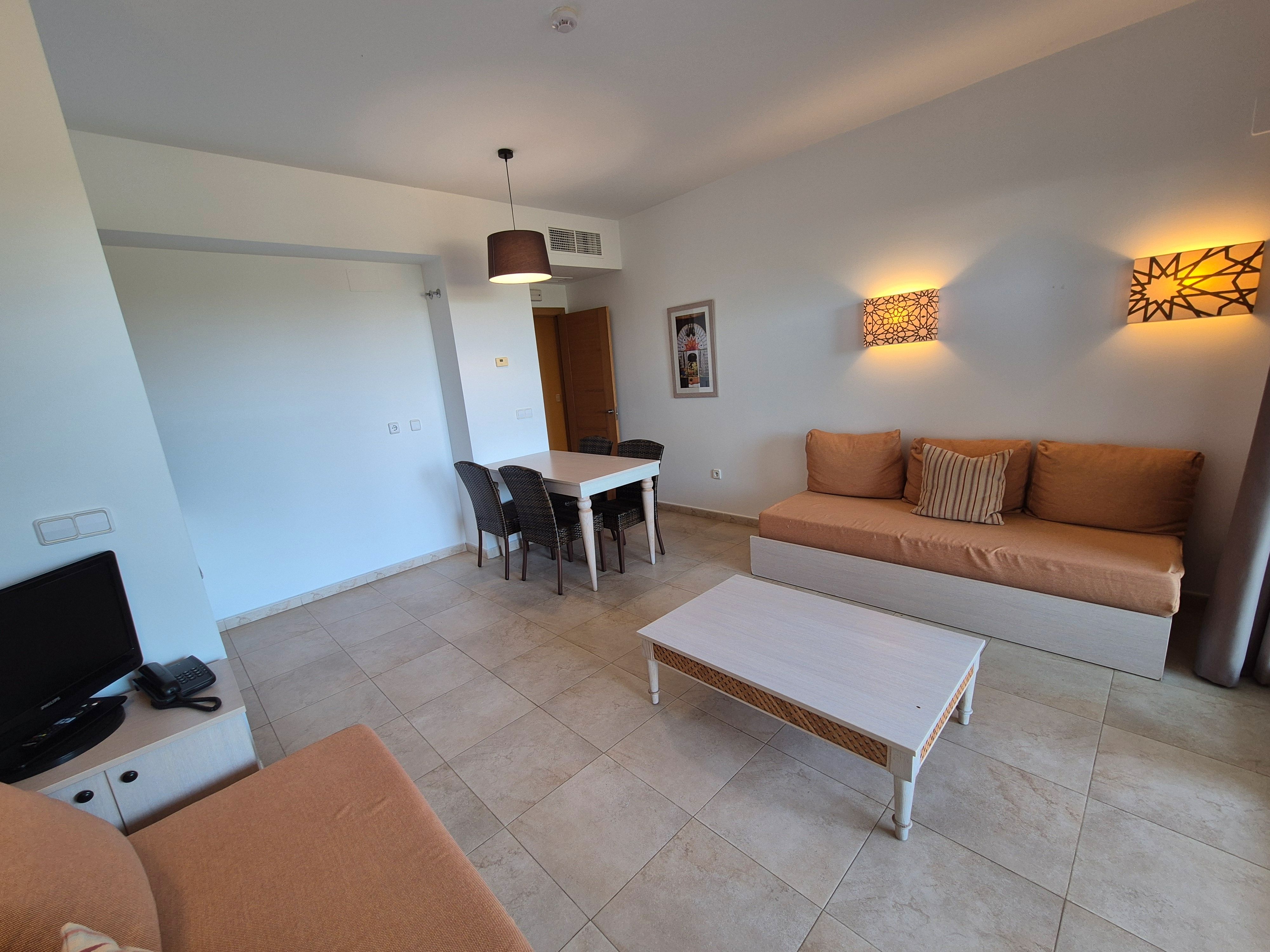Sala d'estar de Apartament en venda en Manilva amb Piscina comunitària