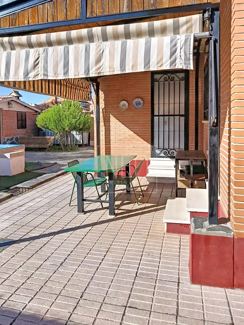 Terrassa de Casa o xalet en venda en Moraleja de Enmedio amb Calefacció, Jardí privat i Terrassa