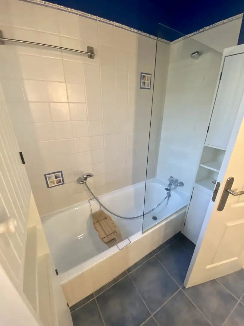 Bathroom of Apartments for sale in Marbella  with Air Conditioner, Terrace and Swimming Pool