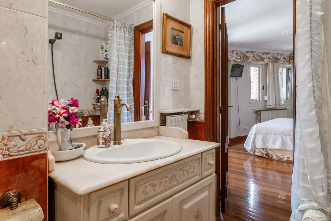 Badezimmer von Wohnung zum Verkauf in Irun  mit Heizung
