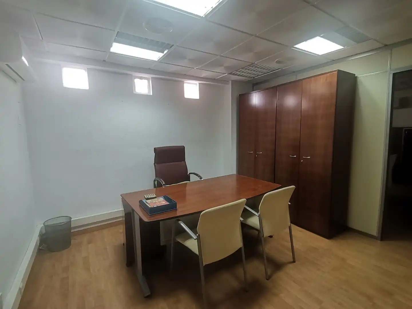 Office for sale in Almería  with Air Conditioner, Heating and Furnished