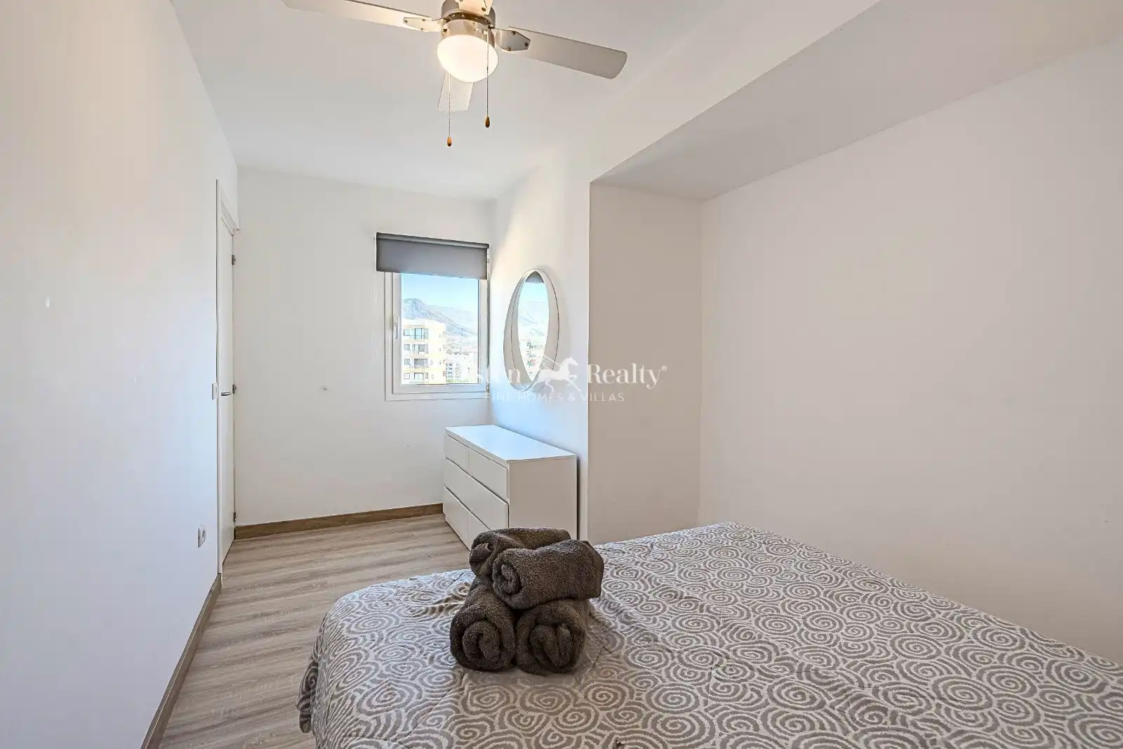 Dormitori de Apartament en venda en Arona amb Terrassa, Piscina i Moblat