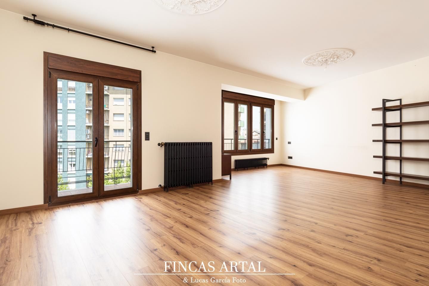 Sala d'estar de Pis en venda en  Zaragoza Capital amb Aire condicionat, Calefacció i Parquet