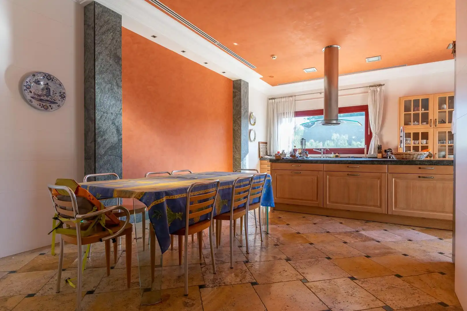 Comedor de Casa o chalet en venta en Alicante / Alacant con Aire acondicionado, Calefacción y Jardín privado