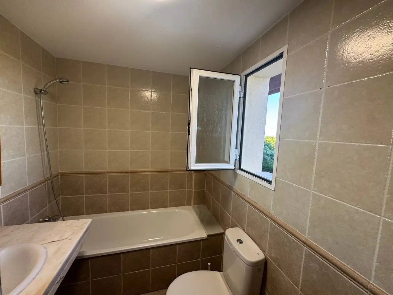 Baño de Casa o chalet en venta en Palmera con Amueblado, Microondas y TV