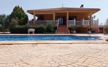 Piscina de Casa o xalet en venda en Baza amb Calefacció i Piscina