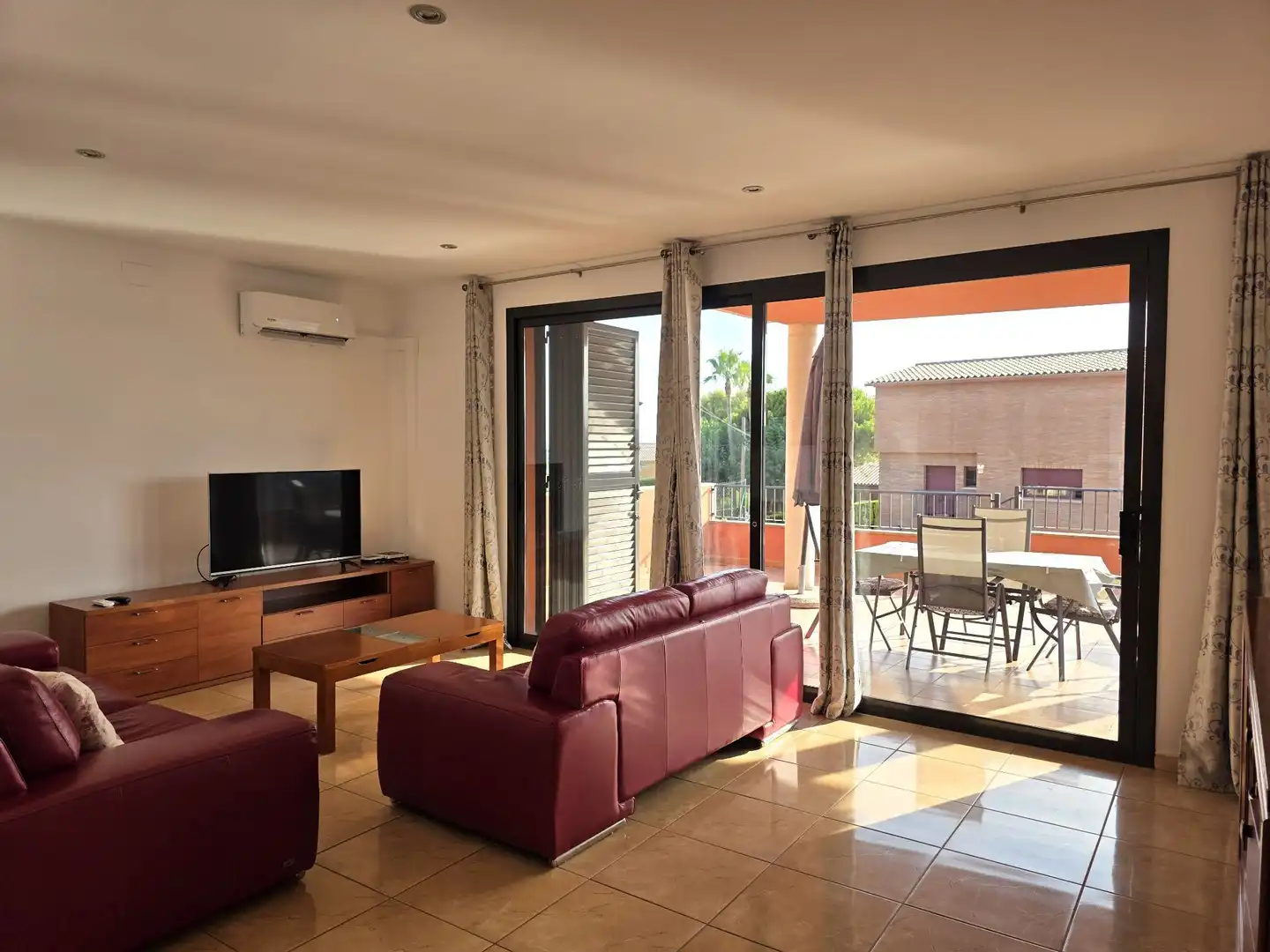 Living room of Houses for sale in El Vendrell  with Air Conditioner, Heating and Private garden