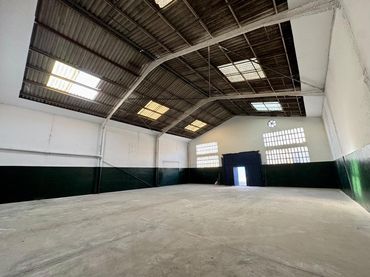 Nau industrial de lloguer a Canovelles