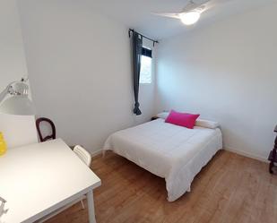 Bedroom of Flat to share in  Valencia Capital  with Air Conditioner and Balcony
