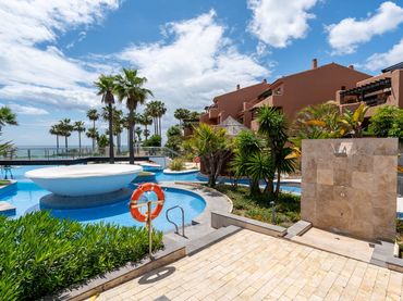 Appartement compact avec piscine à vendre à Estepona Pueblo