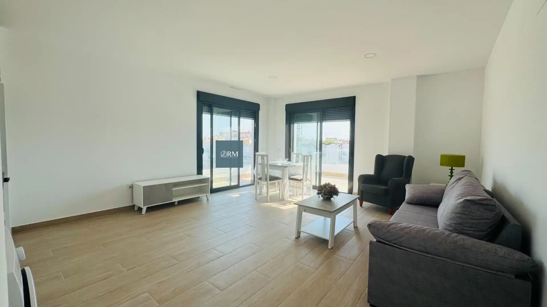 Sala d'estar de Pis de lloguer en Sanlúcar de Barrameda amb Aire condicionat, Terrassa i Moblat