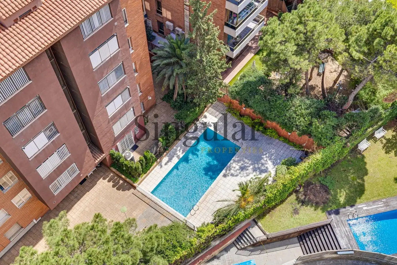 Schwimmbecken von Dachboden zum Verkauf in Barcelona mit Klimaanlage, Heizung und Parkett
