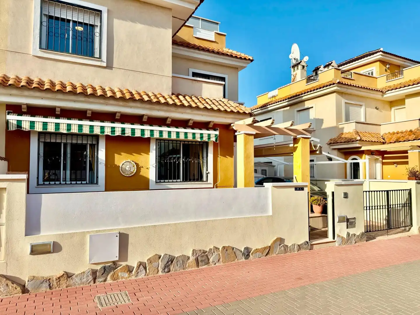 Exterior view of Detached homes for sale in Pilar de la Horadada  with Air Conditioner, Private garden and Terrace